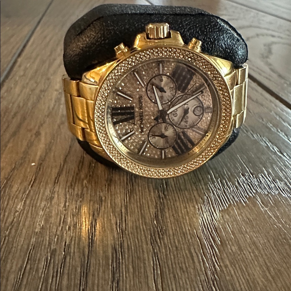 Michael Kors MK6095 Wren Women's Watch needs battery
